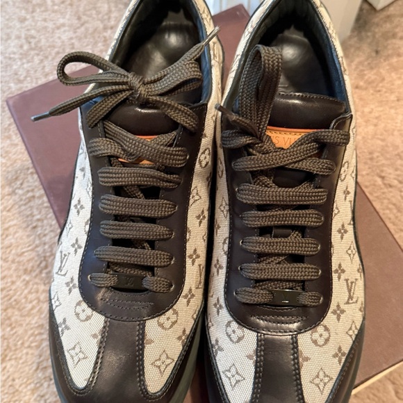 Louis Vuitton Black and Cream Monogram Shoes - Picture 6 of 7